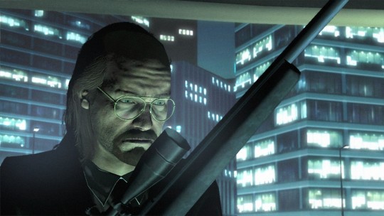 Llego 8 años tarde para comparar a Lynch con Santiago Segura. 